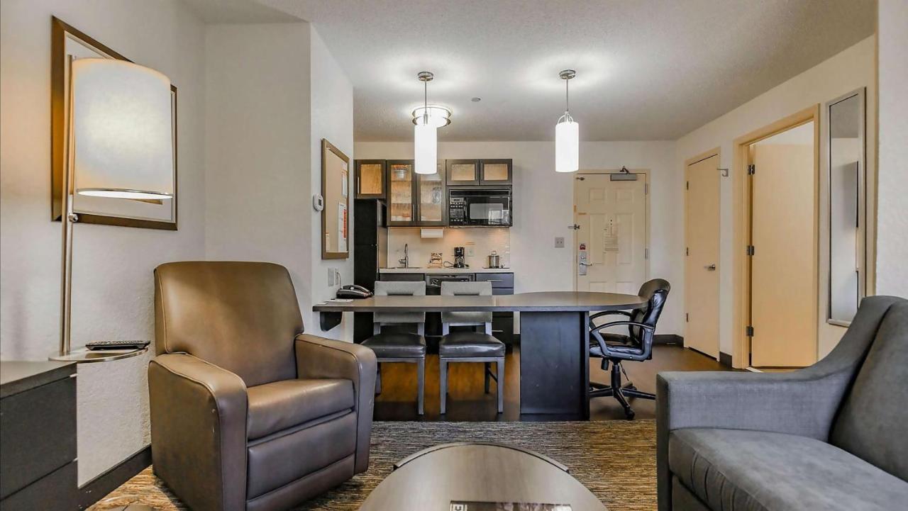 Sonesta Simply Suites Oklahoma City Airport Экстерьер фото